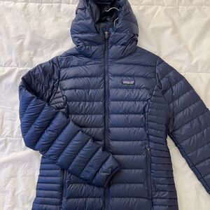 Patagonia Women's Navy Down Sweater Jacket with hood